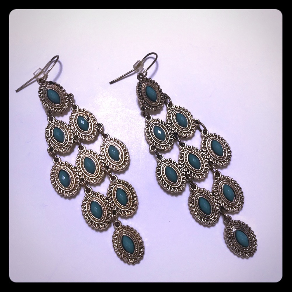 ⭐️SALE! Antique forest green & gld tone earrings